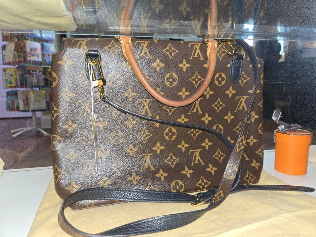 Louis Vuitton crossbody/ handbag Marigan na