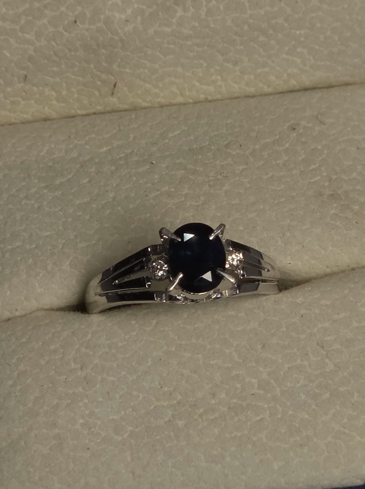 Platinum 900 sapphire diamond ring