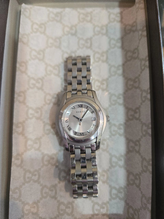 Gucci Ladies Silver roman Dial on Steel na