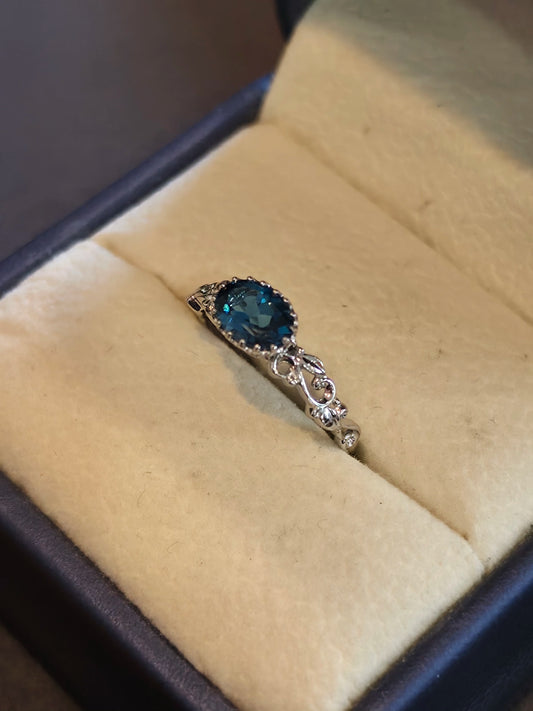 10k white gold sapphire ring