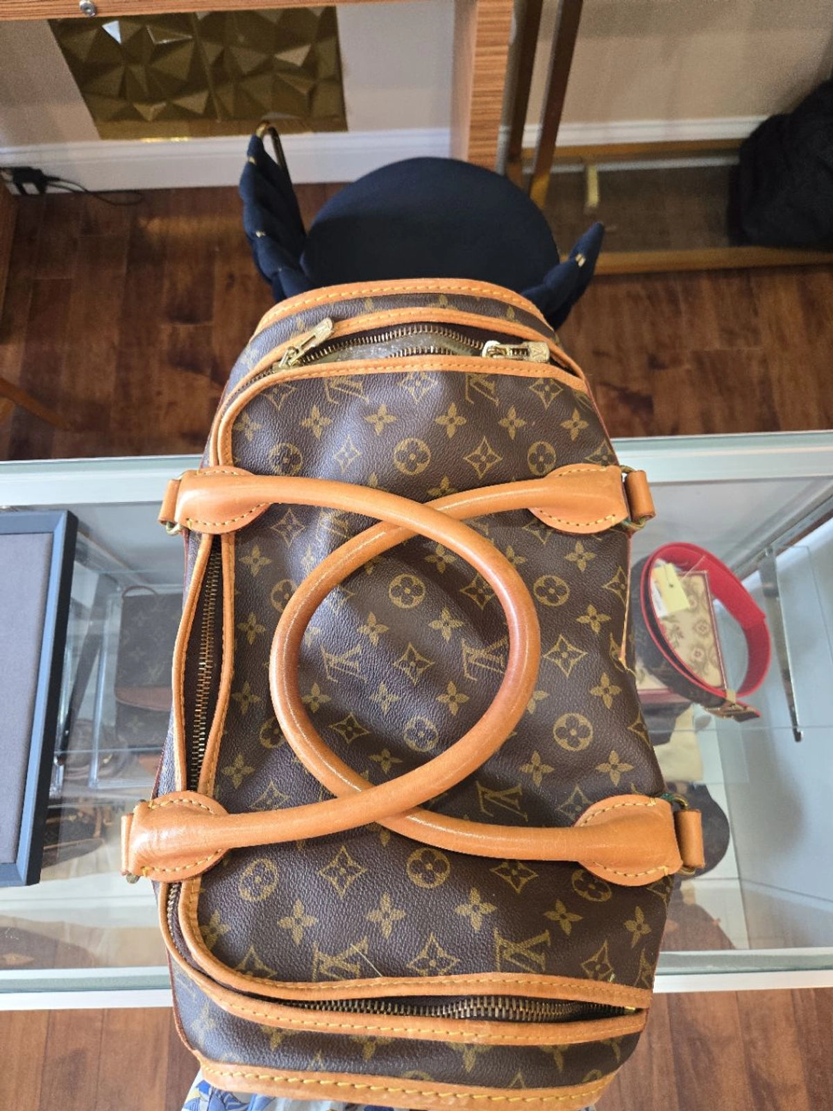 Louis Vuitton T Sac Chein NA