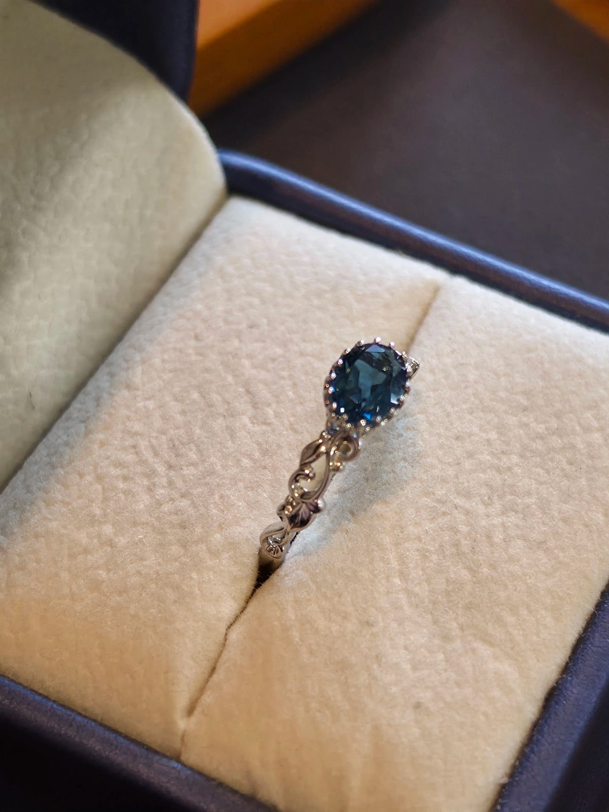 10k white gold sapphire ring