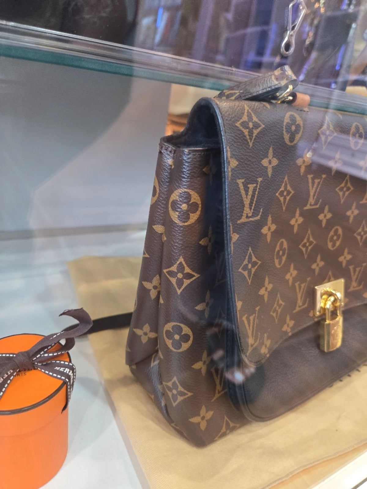Louis Vuitton crossbody/ handbag Marigan na