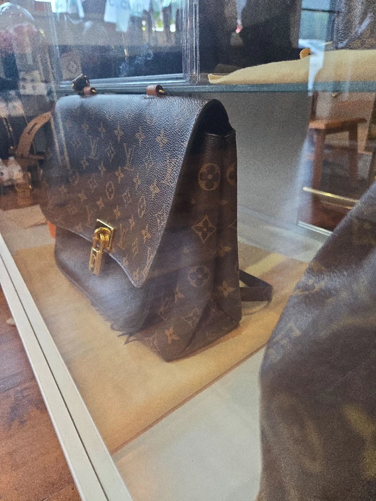 Louis Vuitton crossbody/ handbag Marigan na