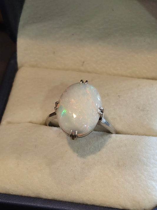 Platinum pt900 and opal ring